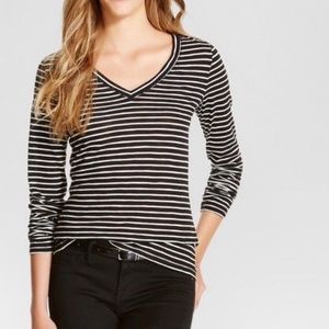 Mossimo Black & White Striped Long Sleeve V-Neck Size Large